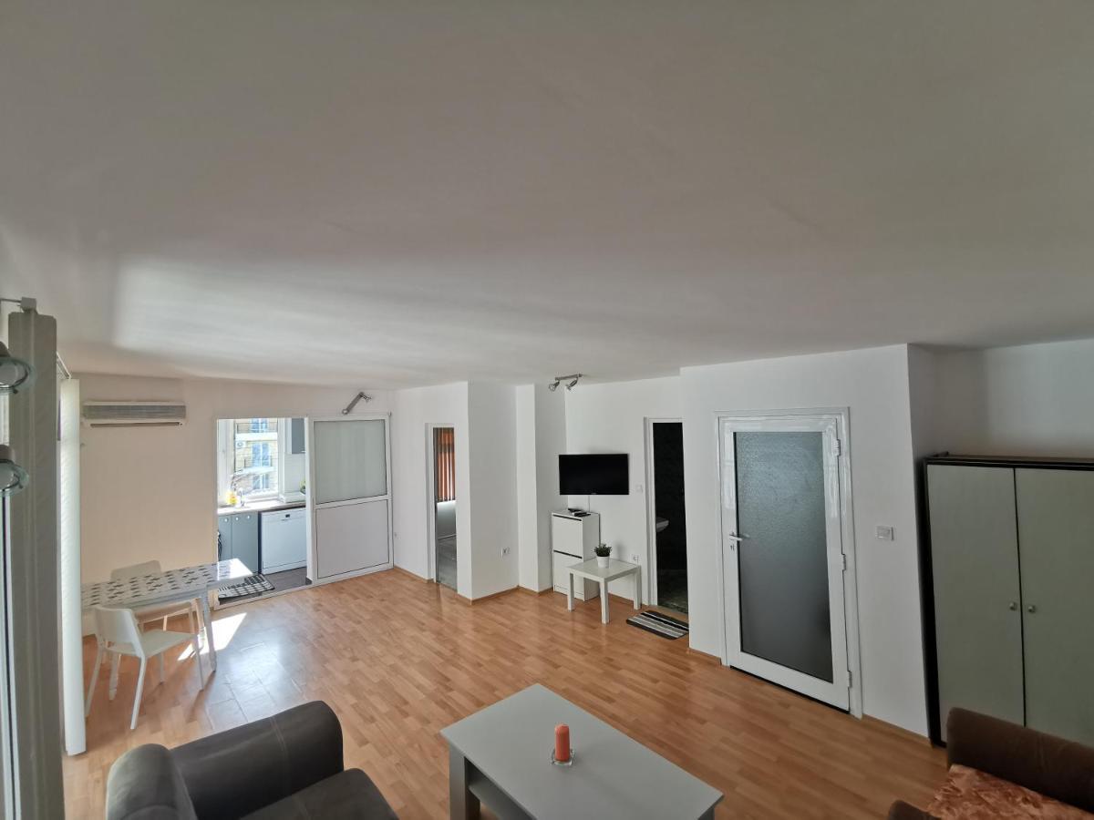 4Th Floor Apartment Burgas Bagian luar foto